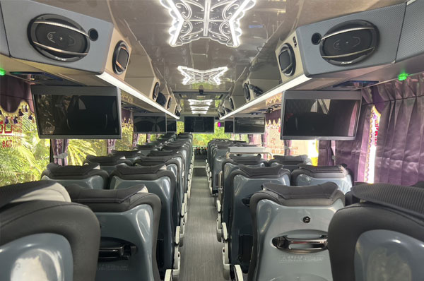 所有車輛定期保養中，車內每日消毒，司機健康管理落實，保障您的每一次旅程安全。